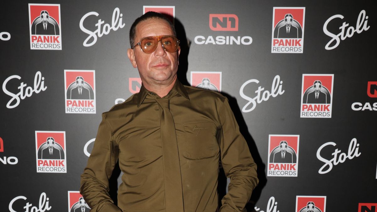 Ο Γιώργος Μαζωνάκης σε κοσμική εκδήλωση.