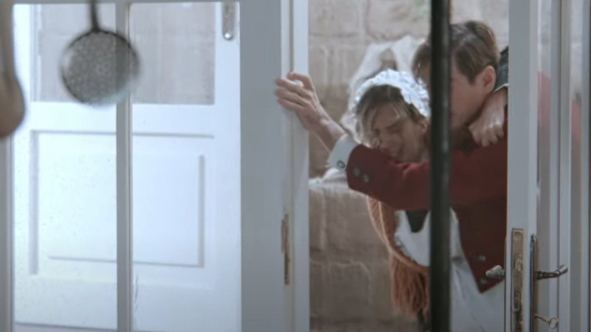 Η Ελένη από το Grand Hotel γεννάει.