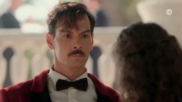 Ο Πέτρος από το Grand Hotel