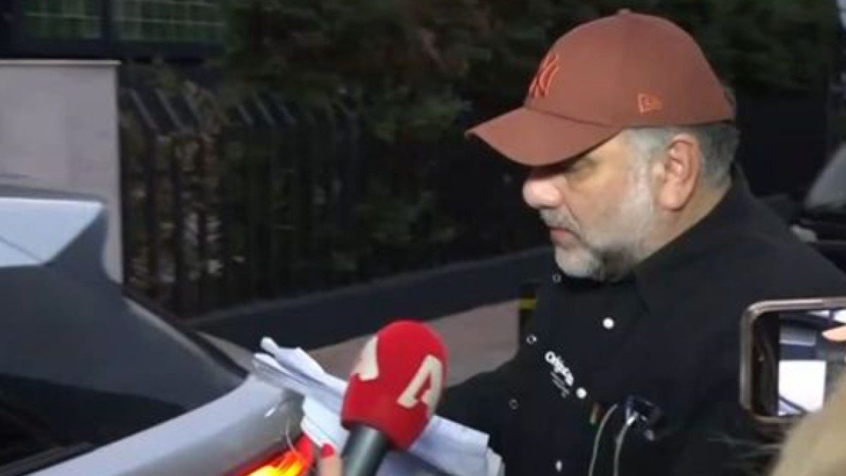 Ο Γρηγόρης Αρναούτογλου στην κάμερα του Super Κατερίνα.