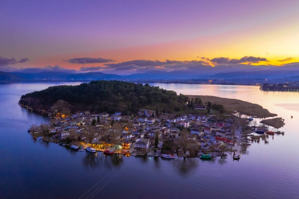 Το νησάκι της Κυρα-Φροσύνης στα Ιωάννινα