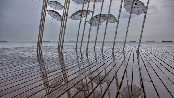 Σποραδικές καταιγίδες αναμένεται να περιλαμβάνει σήμερα (22/11) το σκηνικό του καιρού, σε όλη τη χώρα, με τους ανέμους να πνέουν 8 μποφόρ στο βόρειο Αιγαίο