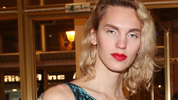 Η Καίτη Γκραμμά σε βραδινή έξοδο.