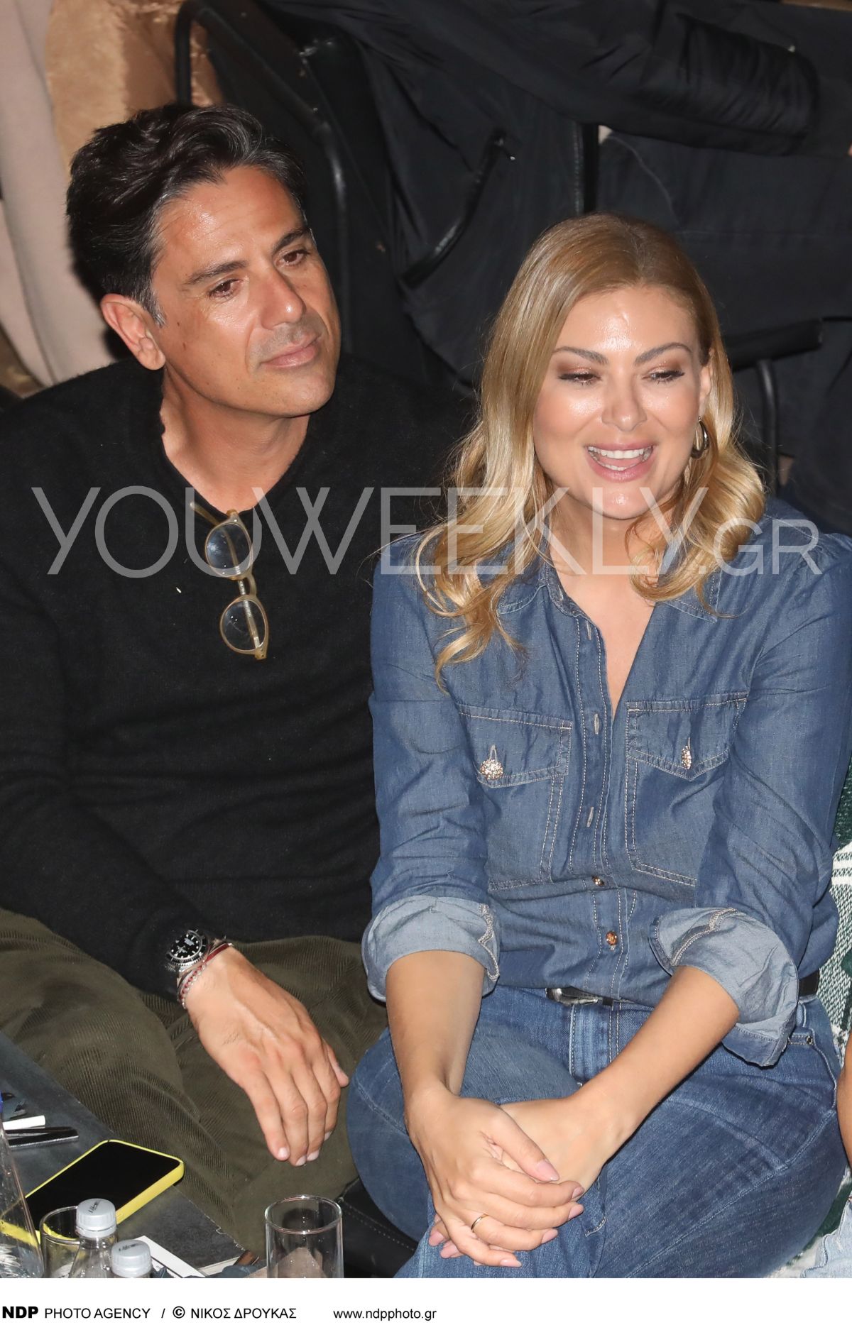 Η Δέσποινα Καμπούρη με τον σύζυγό της στο Θέατρο Άλσος