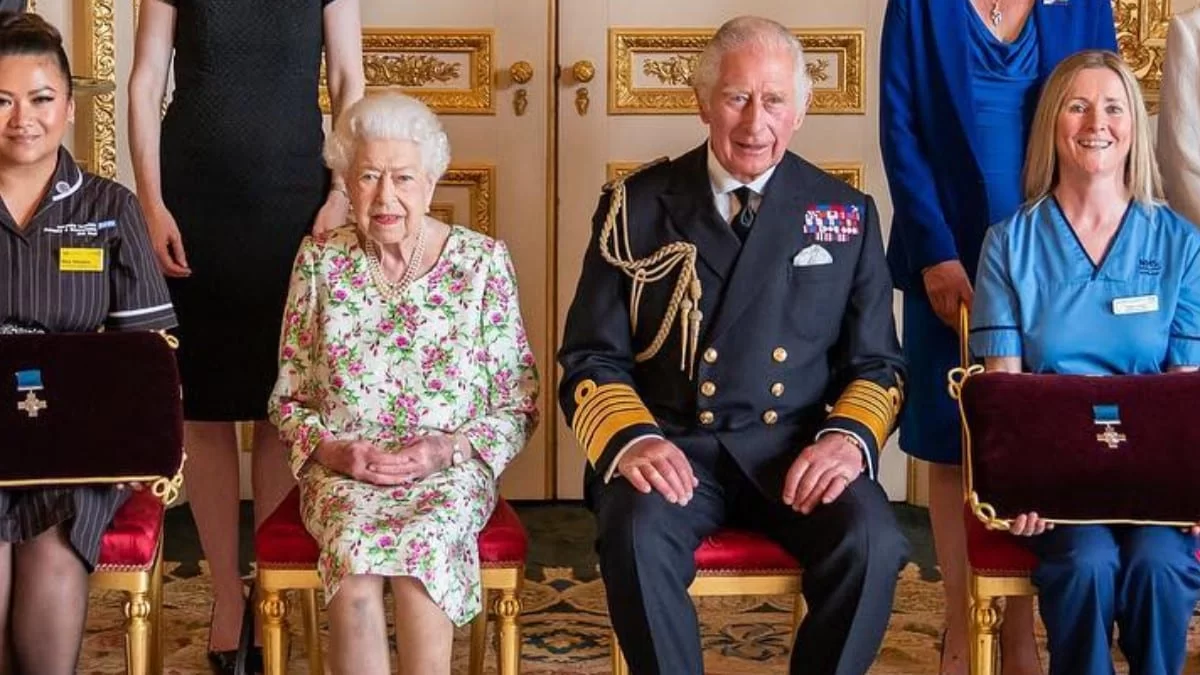 Ο βασιλιάς Κάρολος και η βασίλισσα Ελισσάβετ