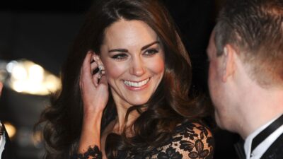 Η Κέιτ Μίντλετον με μαύρο φόρεμα σε έξοδό της