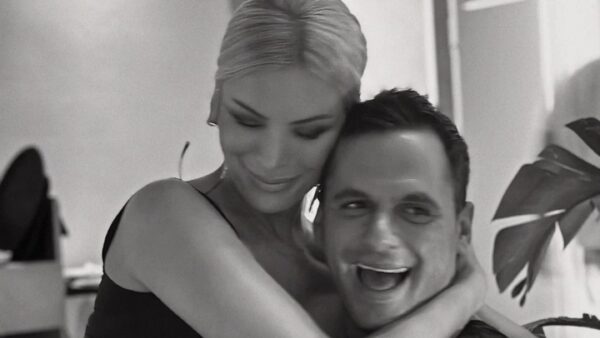 Η Κατερίνα Καινούργιου στην αγκαλιά του Πάνου Κουτσουμπή