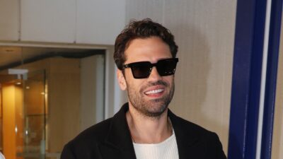 Ο Κωνσταντίνος Αργυρός έξω από το μαιευτήριο