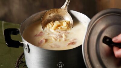 κοτόσουπα με κριθαράκι