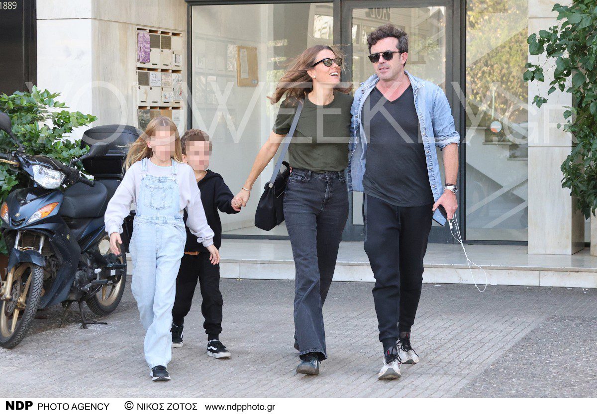 Η Βίκυ Καγιά και ο Ηλίας Κρασσάς για βόλτα στη Γλυφάδα με τα παιδιά τους
