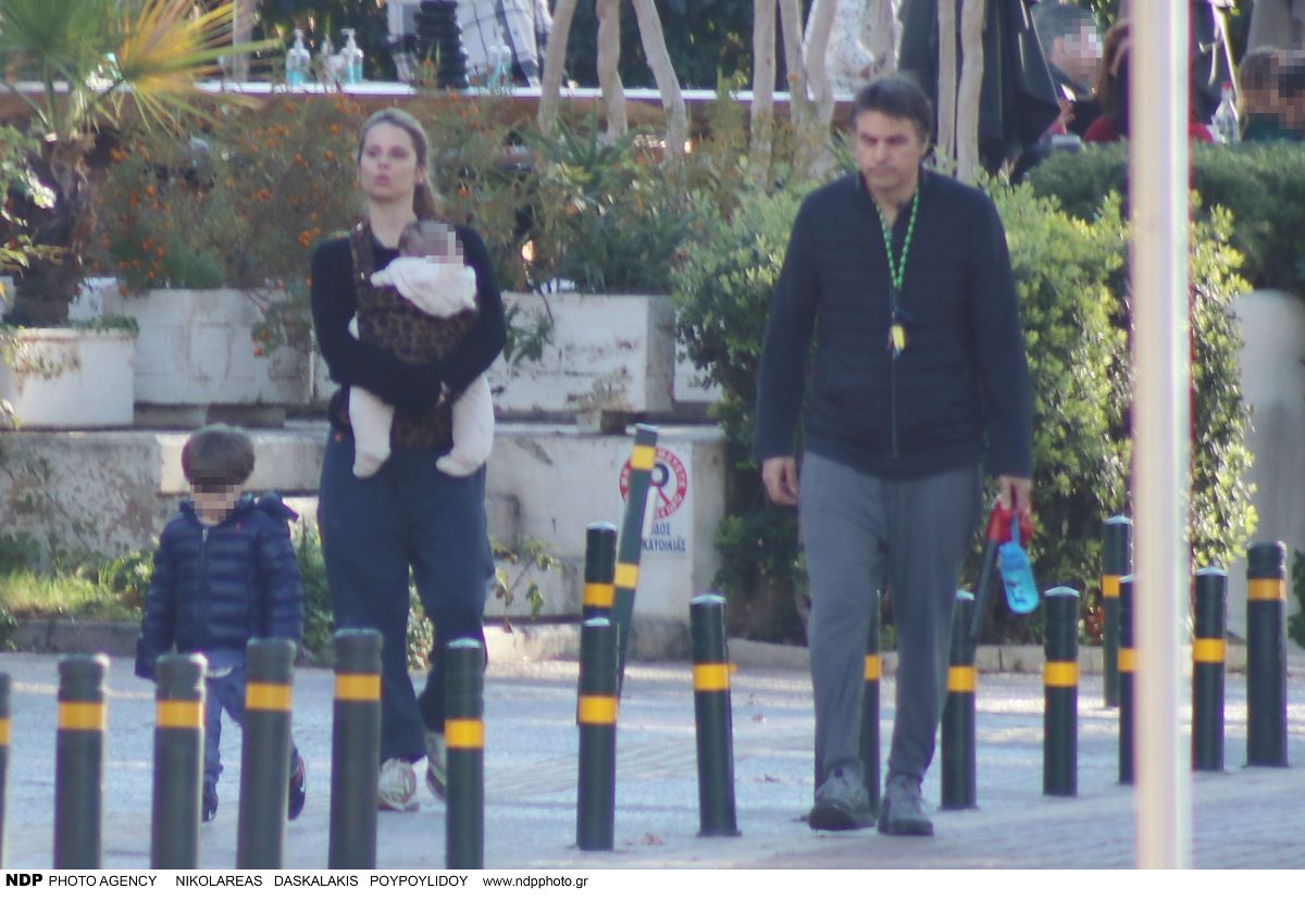 Δαρίβα και Κριθαριώτης με τα παιδιά τους το 2022