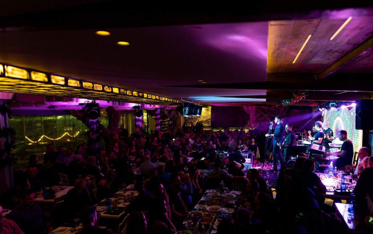 Ο Γιώρκας στο μαγαζί που τραγουδά