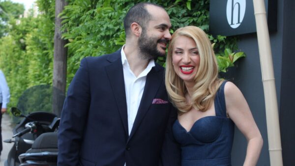 Ο Στέλιος Μανουσάκης και η Μαρία Ηλιάκη στην βάπτιση του παιδιού