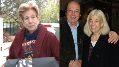 Ο Μανούσος Μανουσάκης με μωβ πουκάμισο, κίτρινη γραβάτα και μπλε σακάκη