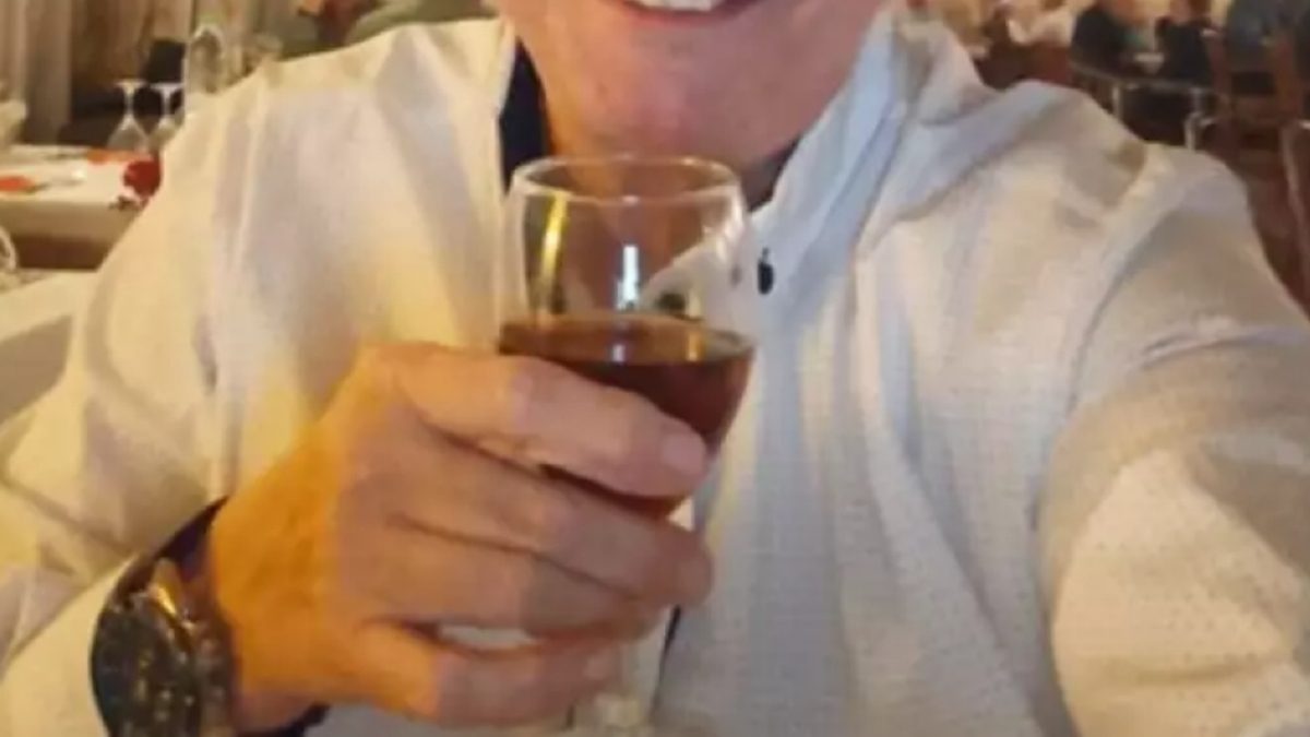 Κομμένη φωτογραφία του Βασίλη Μαντζουράνη