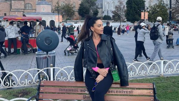 Η Μαρία Αντωνά με must-have μπότες στην Κωνσταντινούπολη