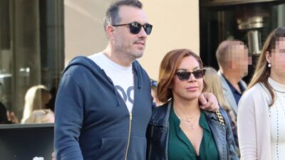 Η Μαριάντα Πιερίδη και ο Πάνος Ιωάννου στο κέντρο της Αθήνας.