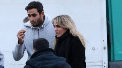 Ο Μάριος Καπότσης σε ρόλο στιχουργού