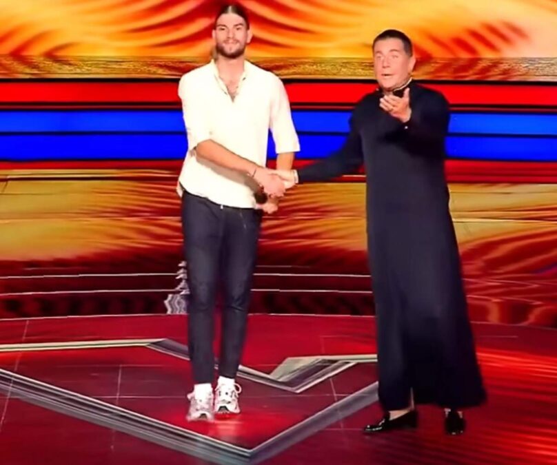 Ο Γιώργος Μαζωνάκης με κιμονό στο The Voice