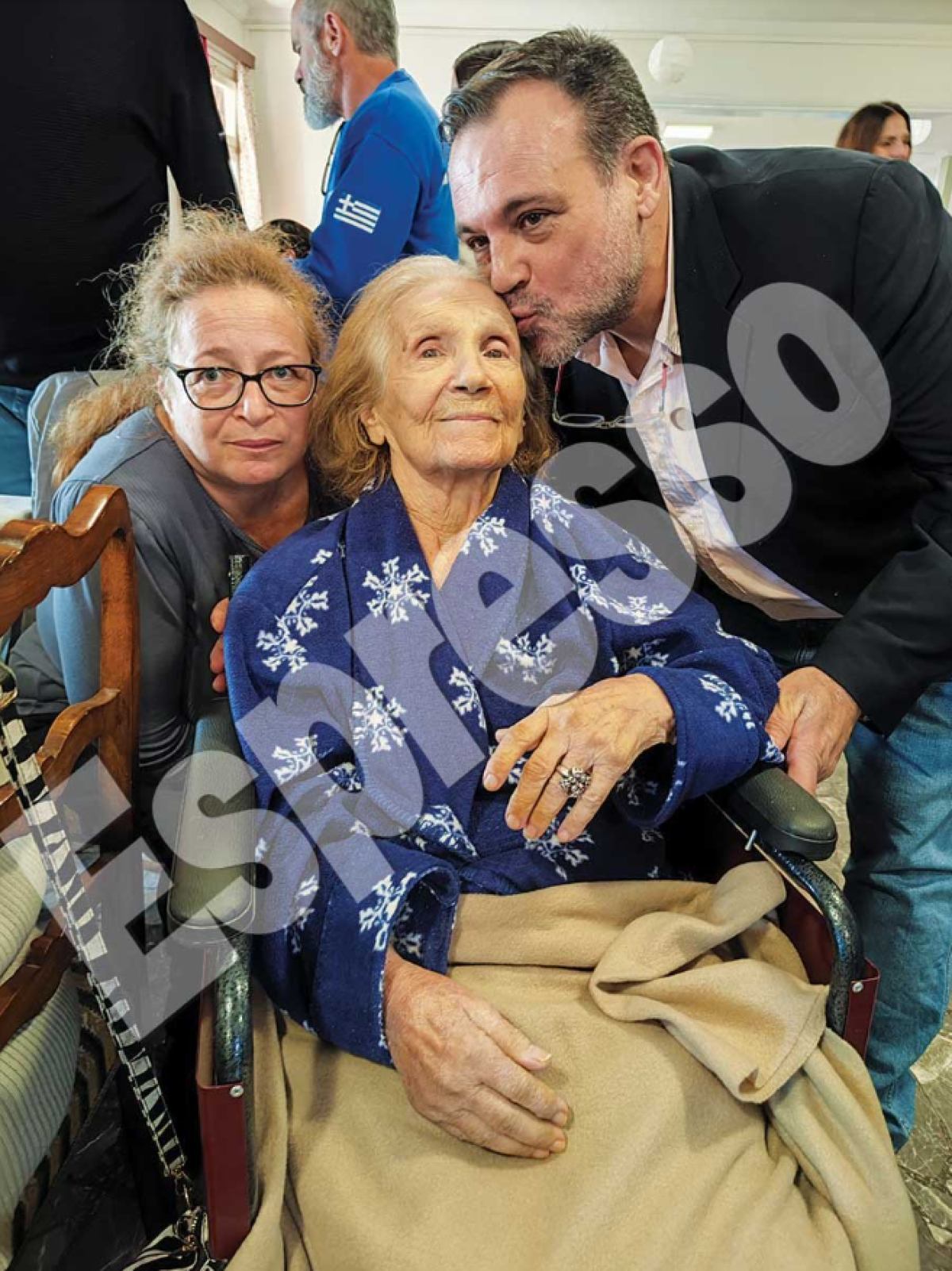 Η Μέλπω Ζαρόκωστα σε αναπηρική καρέκλα