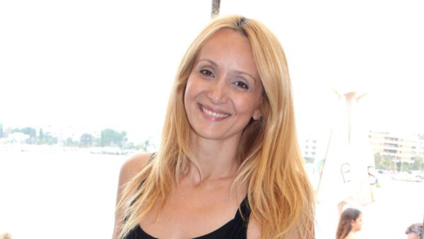 Η Ναταλί Κάκαβα σε έξοδο της.