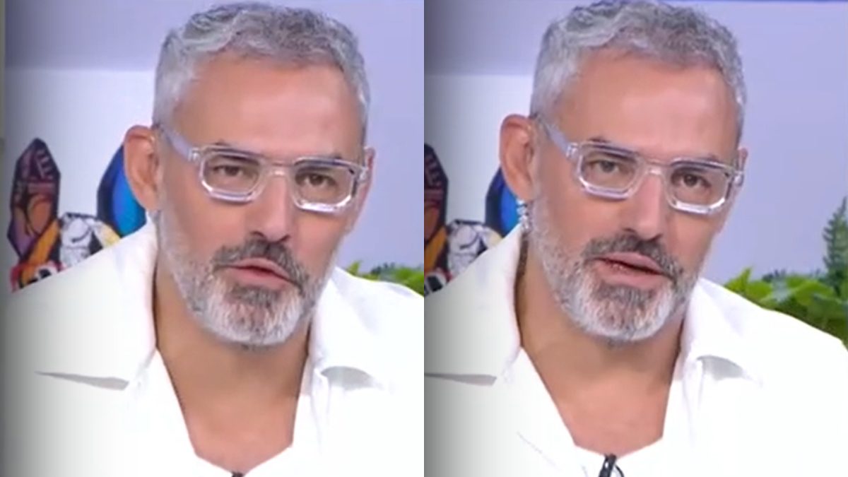 Ο Νίκος Συρίγος με λευκό πουκάμισο στο Χαμογέλα και Πάλι