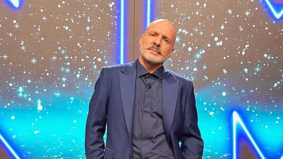 ο Νίκος Μουτσινάς στο πλατό του ΝΜ Βραδιάτικα