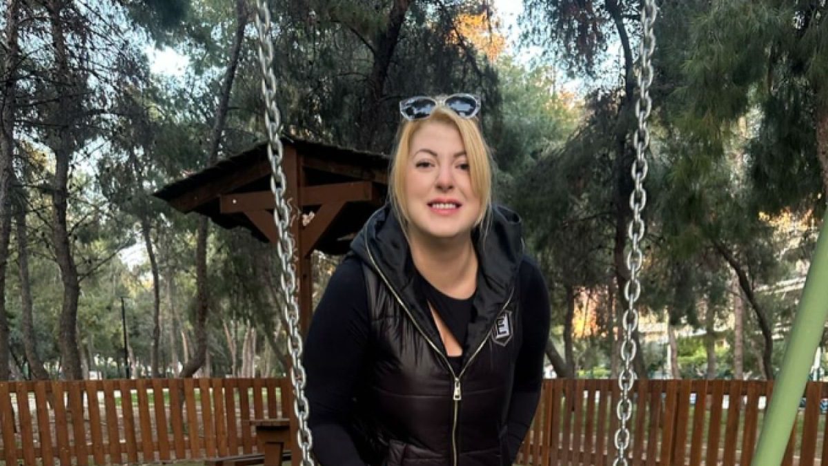 Η Όλγα Κιουρτσάκη στην παιδική χαρά