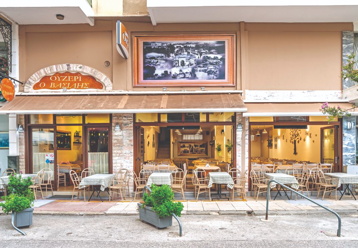 Ουζερί Βασίλης: Το σημείο συνάντησης των καλοφαγάδων στα Τρίκαλα