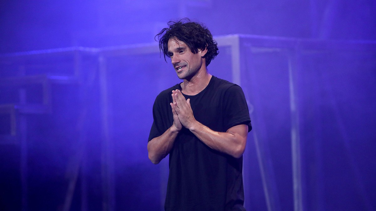 Ο Πάνος Βλάχος σε παράσταση.