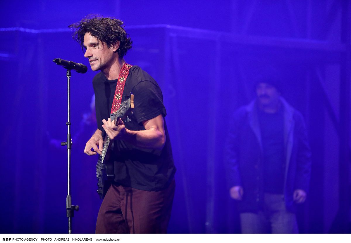 Ο Πάνος Βλάχος στην σκηνή.