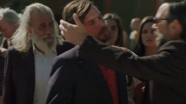 Ο Παύλος στην αγκαλιά του Διονύση