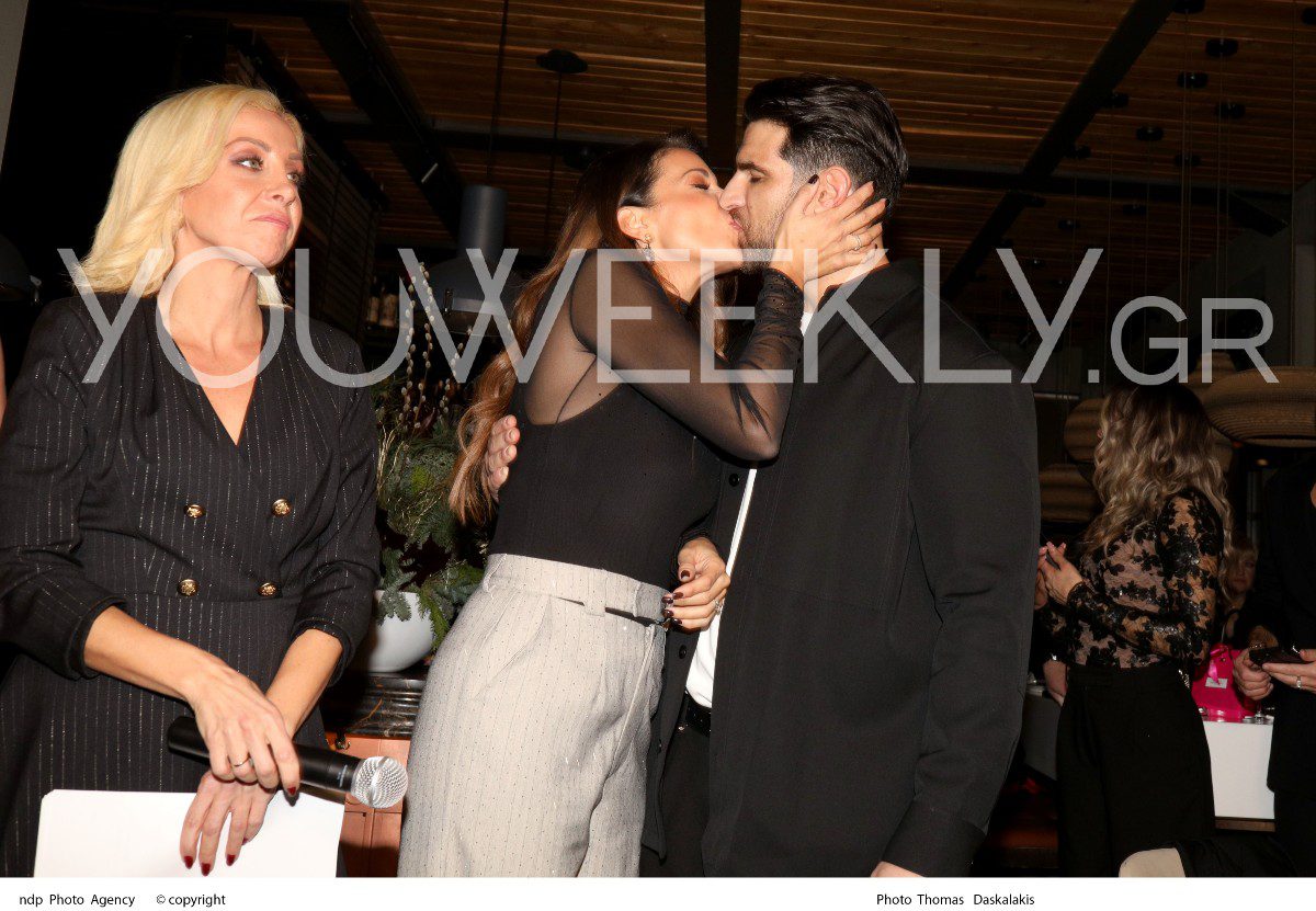 Το φιλί του Ετεοκλή Παύλου και της Ελένης Χατζίδου στο στόμα