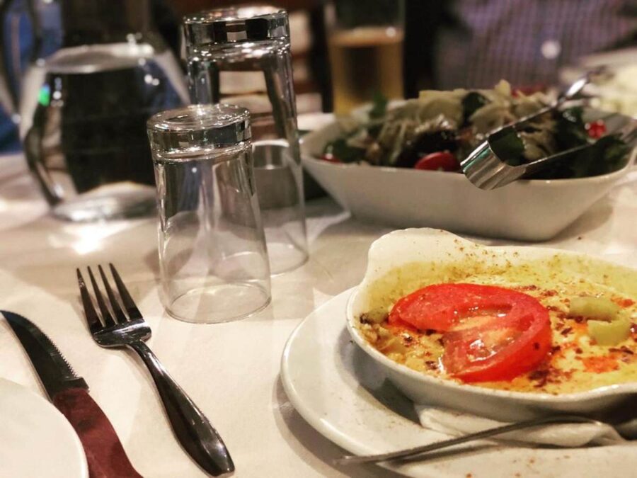 Φαγητά στην ταβέρνα Πέταλο