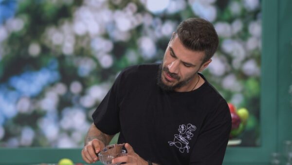 Ο Άκης Πετρετζίκης