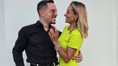 Ο Πετρούνιας αγκαλιά με τη Μιλλούση