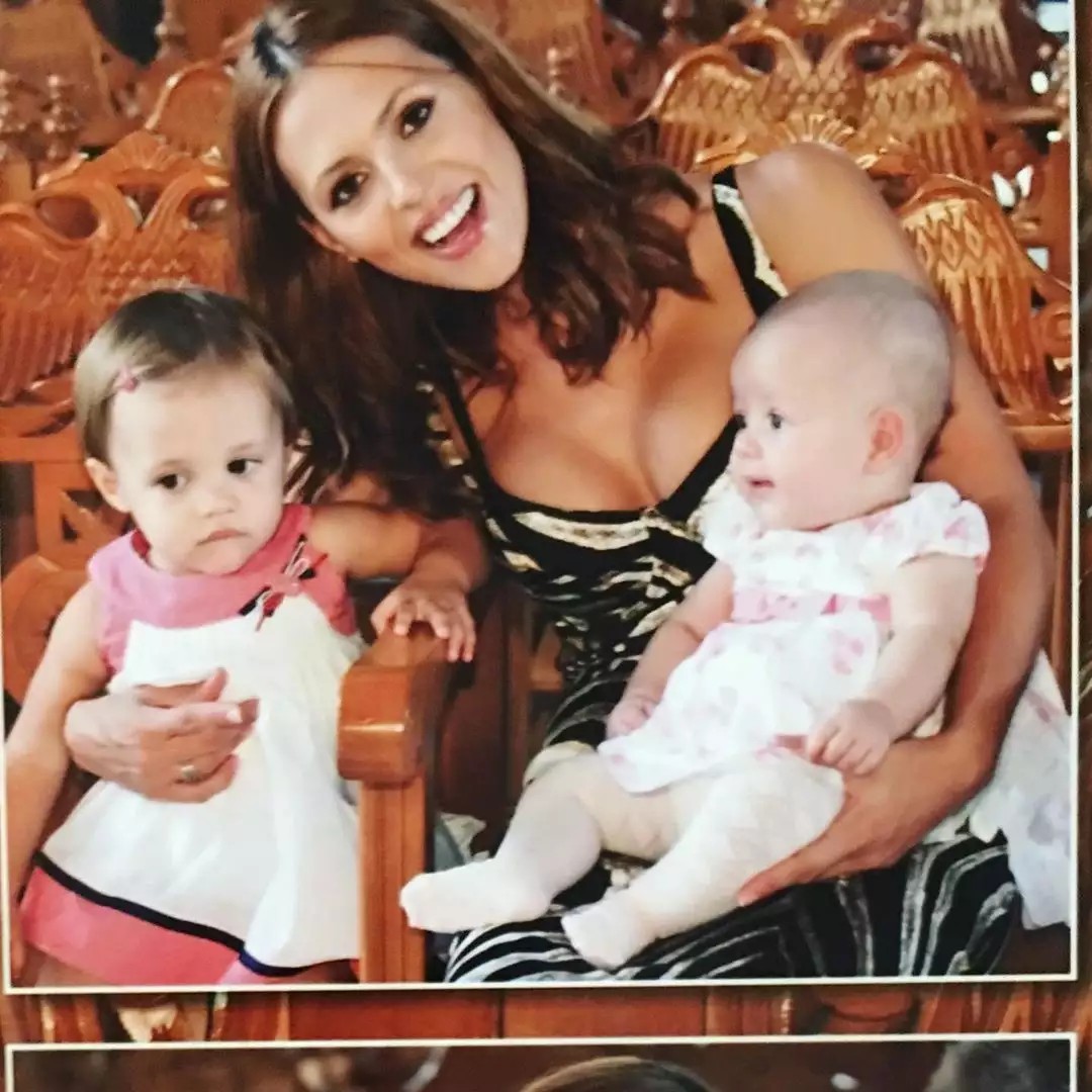 Η Ραμόνα Βλαντή με τα παιδιά της