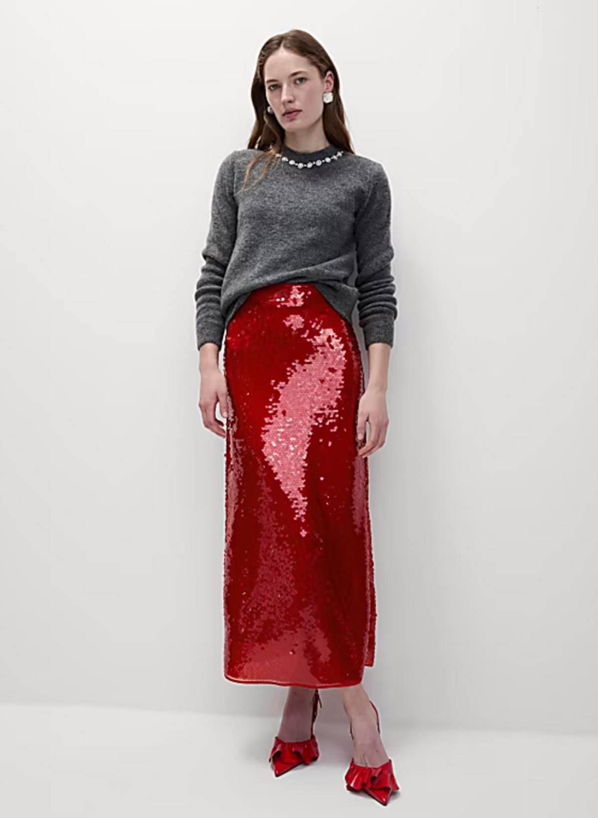 Χριστουγενιάτικες εμφανίσεις με κόκκινη φούστα και πουλόβερ Marks and spencer
