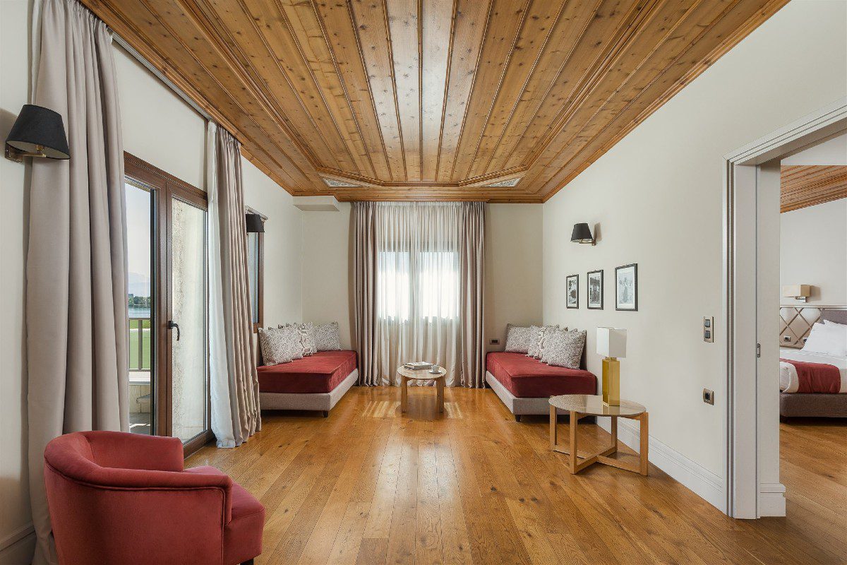 το εσωτερικό του δωματίου sto The Lake Hotel