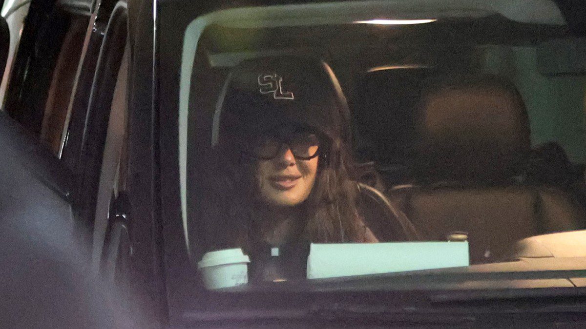 Η Salma Hayek στο αεροδρόμιο Ελευθέριος Βενιζέλος.