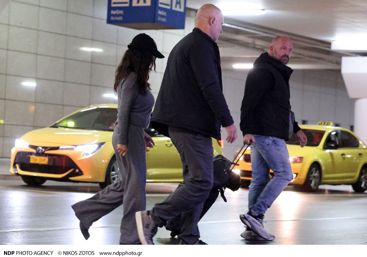 Η Salma Hayek στο αεροδρόμιο Ελευθέριος Βενιζέλος.