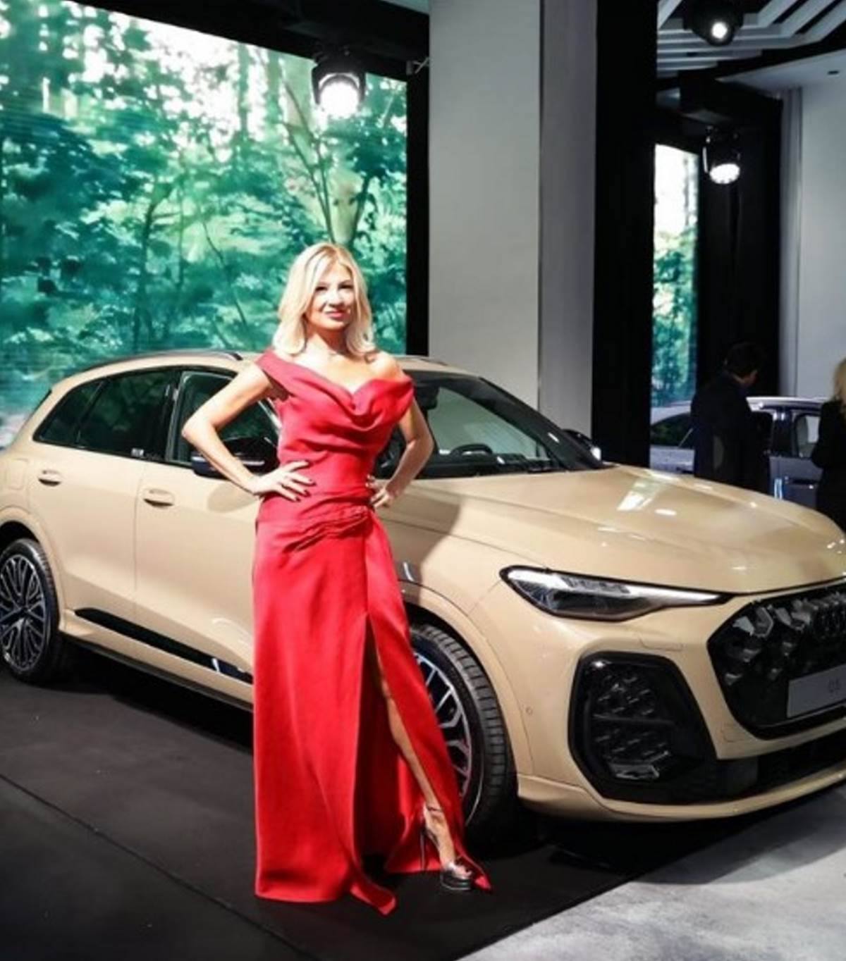 Το κόκκινο φόρεμα της Φαίης Σκορδά κέρδισε τις εντυπώσεις