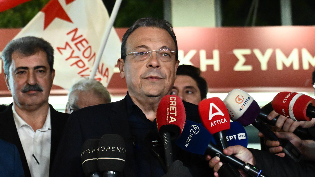 Ο Σωκράτης Φάμελλος πανηγυρίζει για τη νίκη του στις εκλογές του ΣΥΡΙΖΑ