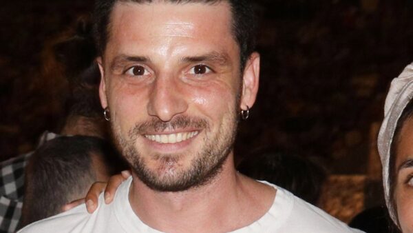 Ο Σπύρος Χατζηαγγελάκης σε βραδινή έξοδο.