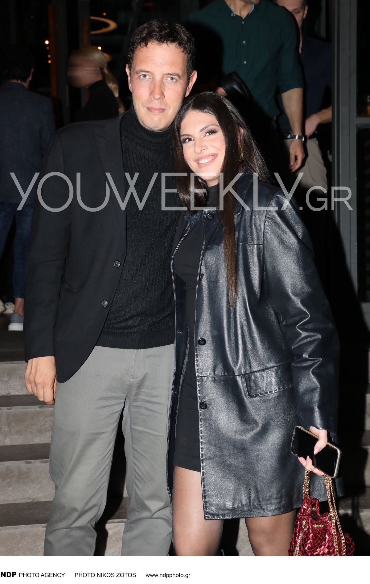 Ο Σπύρος Δημητρίου με μελαχρινή συνοδό σε πάρτι