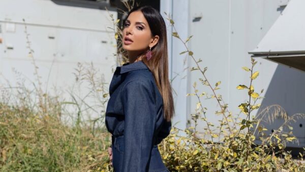 H Σταματίνα Τσιμτσιλή με τζιν σύνολο