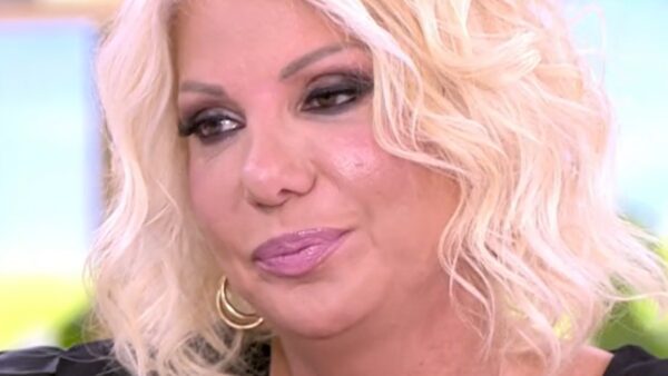 Η Στέλλα Μπεζαντάκου μιλάει στο Super Κατερίνα.