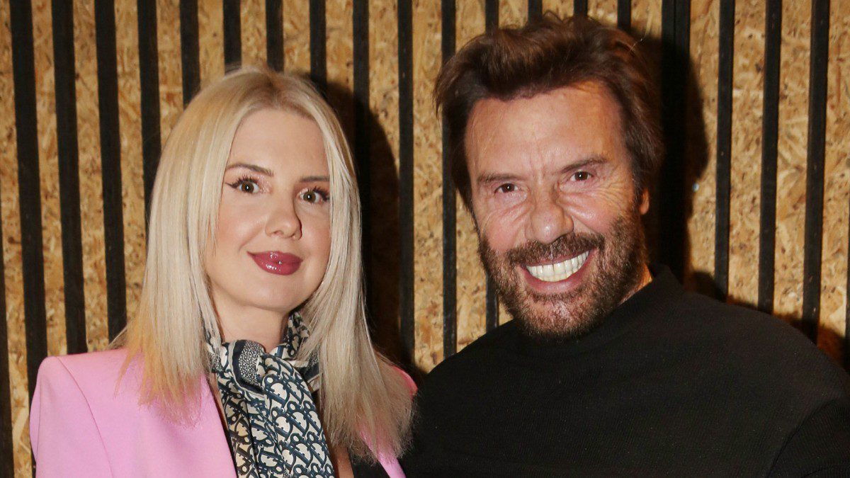 Ο Στράτος Τζώρτζογλου και η Σοφία Μαριόλα σε έξοδό τους