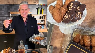 Ο Τάσος Δούσης διαφημίζει μελομακάρονα