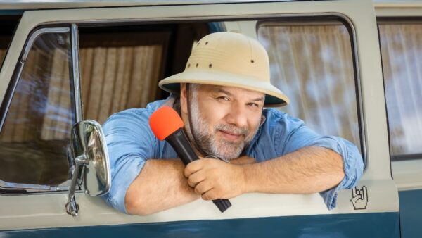 Ο Γρηγόρης Αρναούτογλου στο βανάκι του The Road Show